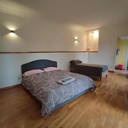 In Neapolitan Castle Int 28 Apartment